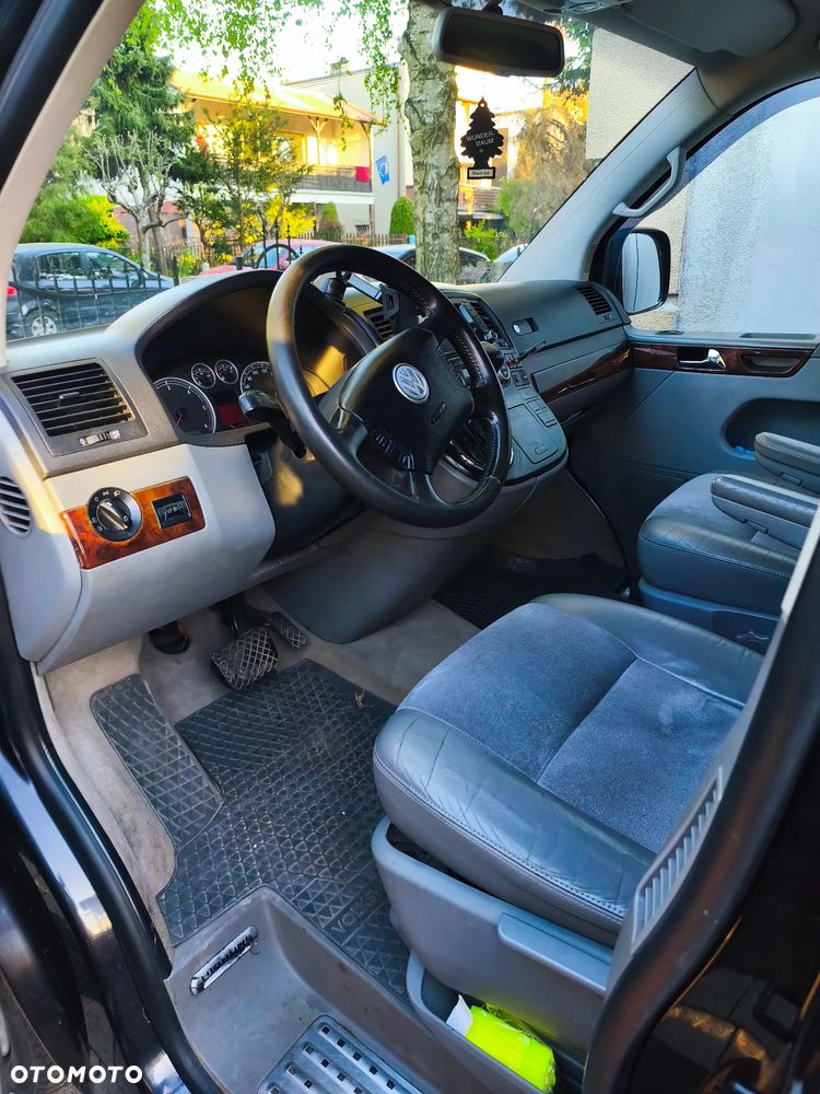Volkswagen Multivan - 28