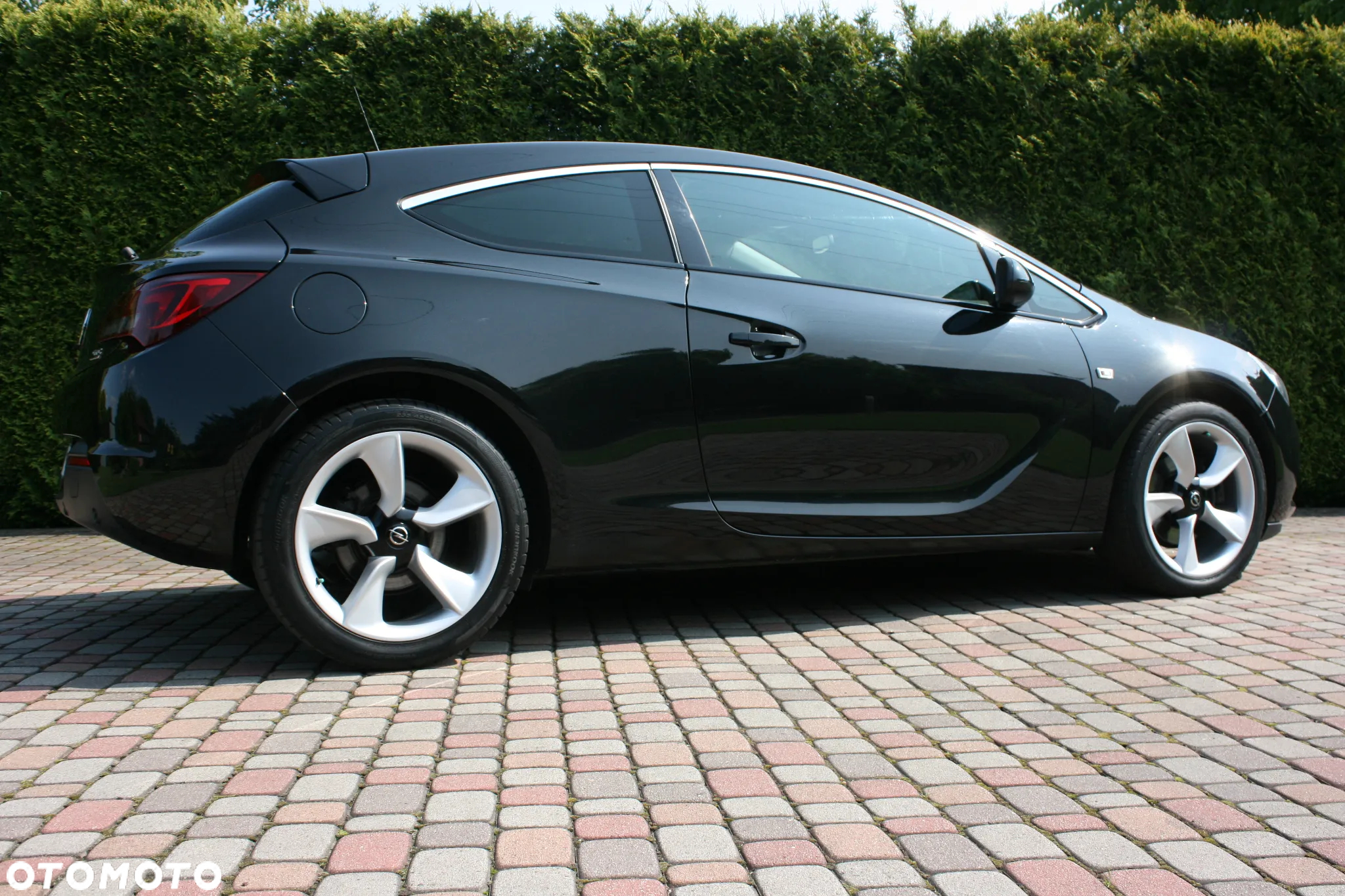 Opel Astra IV GTC 1.4 T Sport - 16