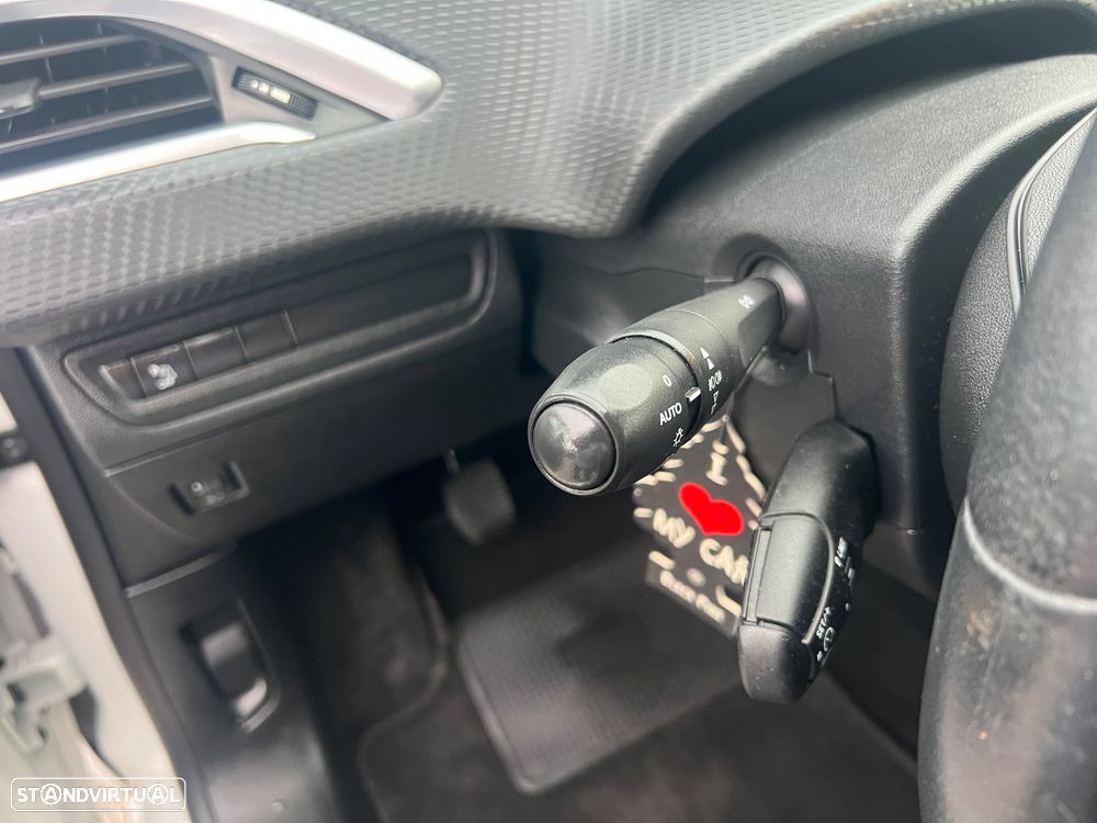 Peugeot 208 1.2 PureTech Style - 27