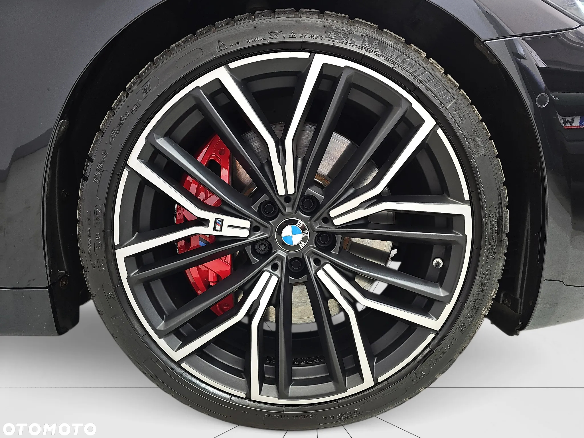 BMW Seria 5 M550i xDrive - 38