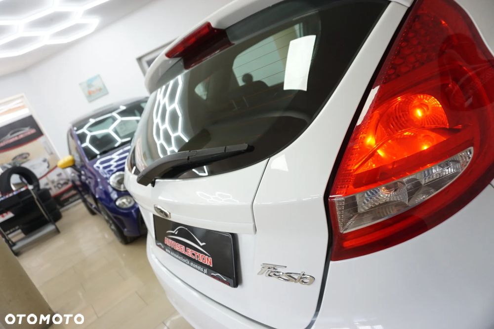 Ford Fiesta 1.4 Champions Edition - 14