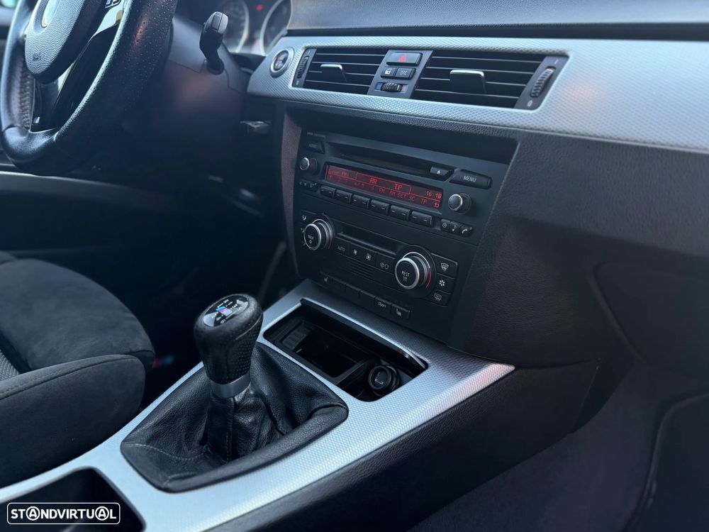 BMW 320 d Touring - 21