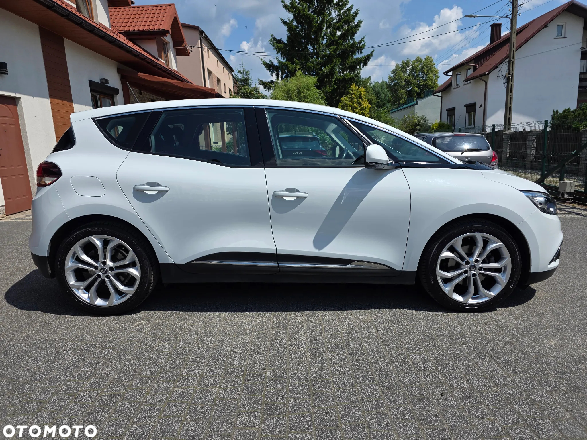 Renault Scenic ENERGY TCe 130 INTENS - 12