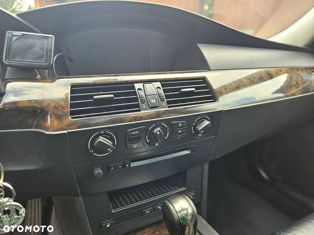 BMW Seria 5 525i Touring - 35