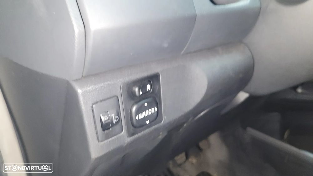 Toyota Yaris 1.0 VVT-i AC Manual - 9