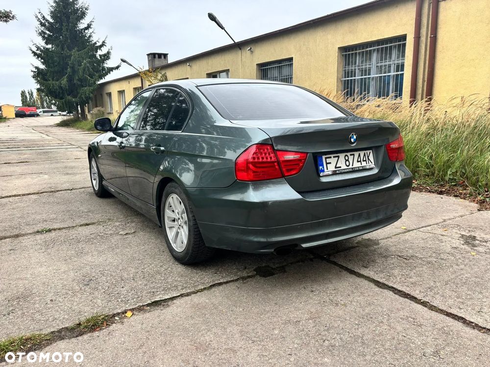 BMW Seria 3 318i - 18