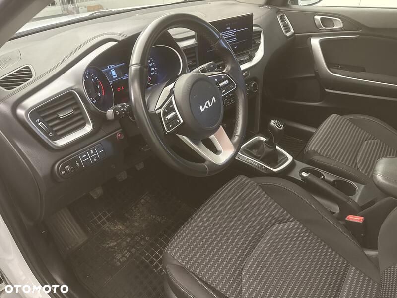 Kia Ceed 1.5 T-GDI M - 10