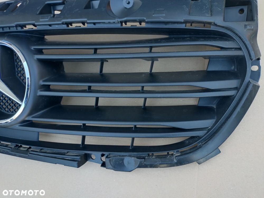 MERCEDES CITAN W420  21- GRILL ATRAPA ORYGINAŁ ! STAN BDB ! - 2