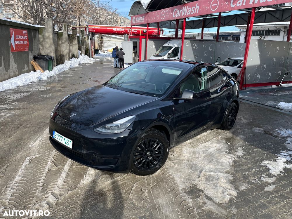 Tesla Model Y - 4