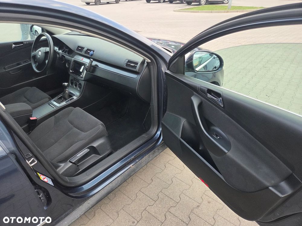 Volkswagen Passat 1.6 Comfortline - 17