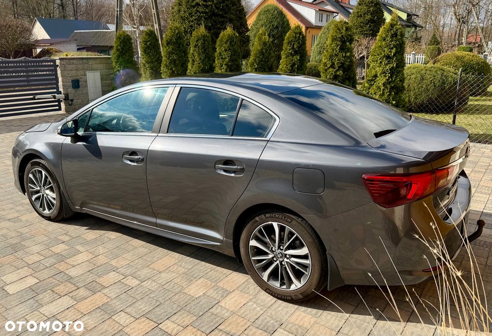 Toyota Avensis 1.8 Sol NAVI - 4