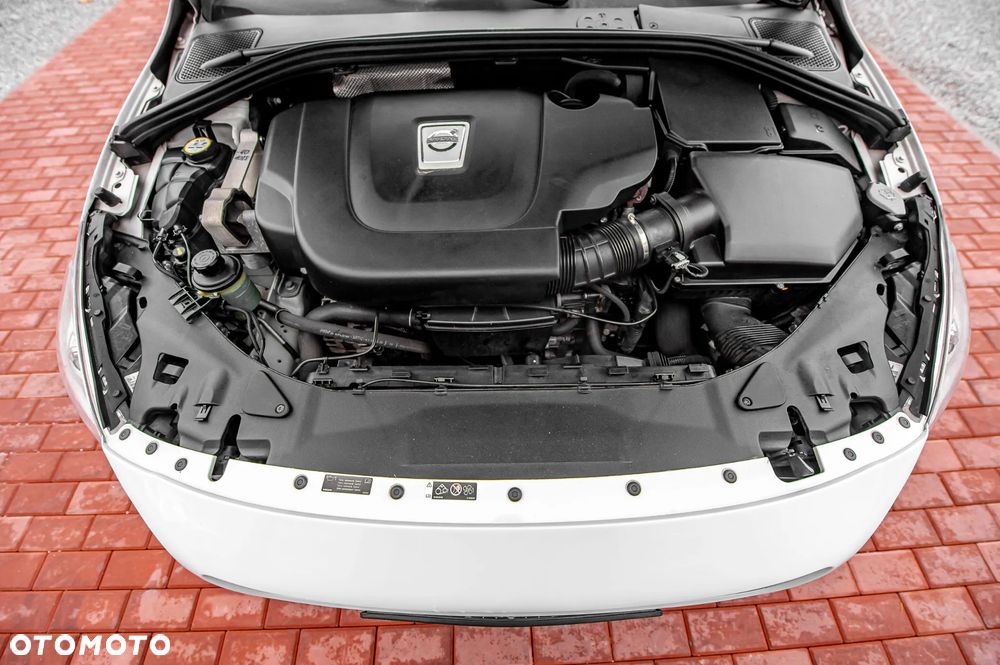 Volvo V60 D5 AWD Geartronic R-Design - 16