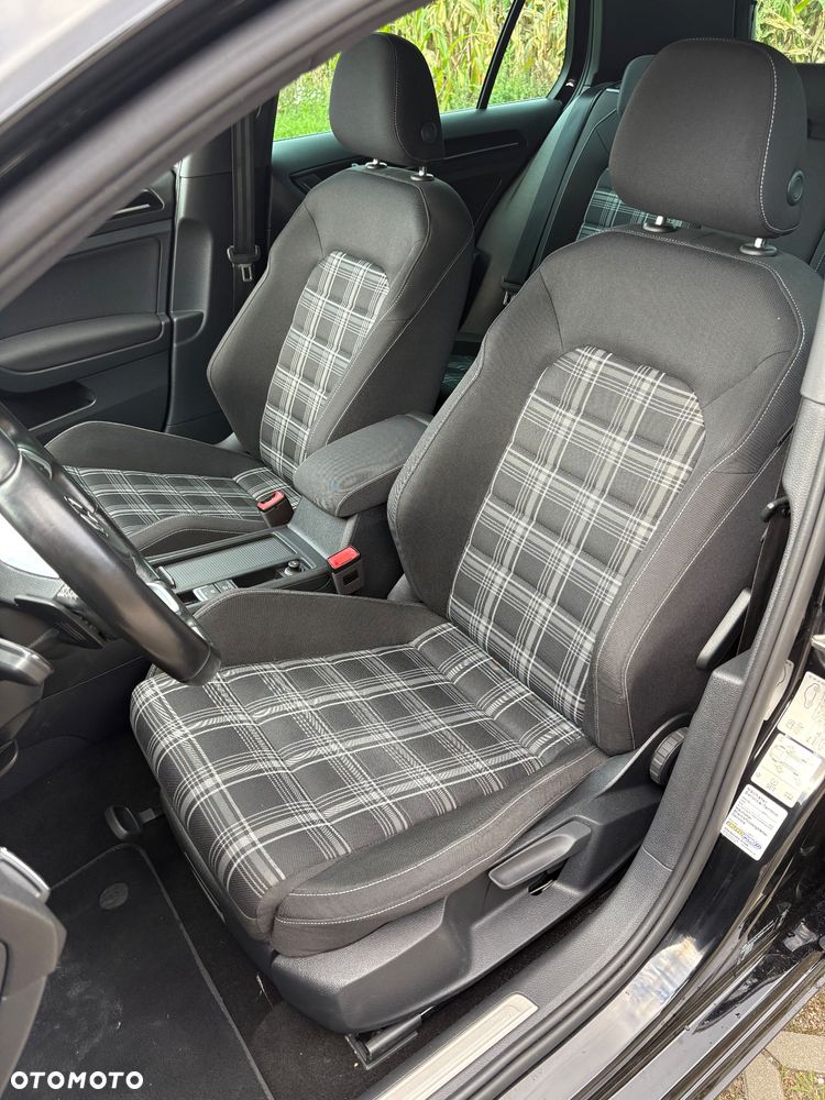 Volkswagen Golf - 15