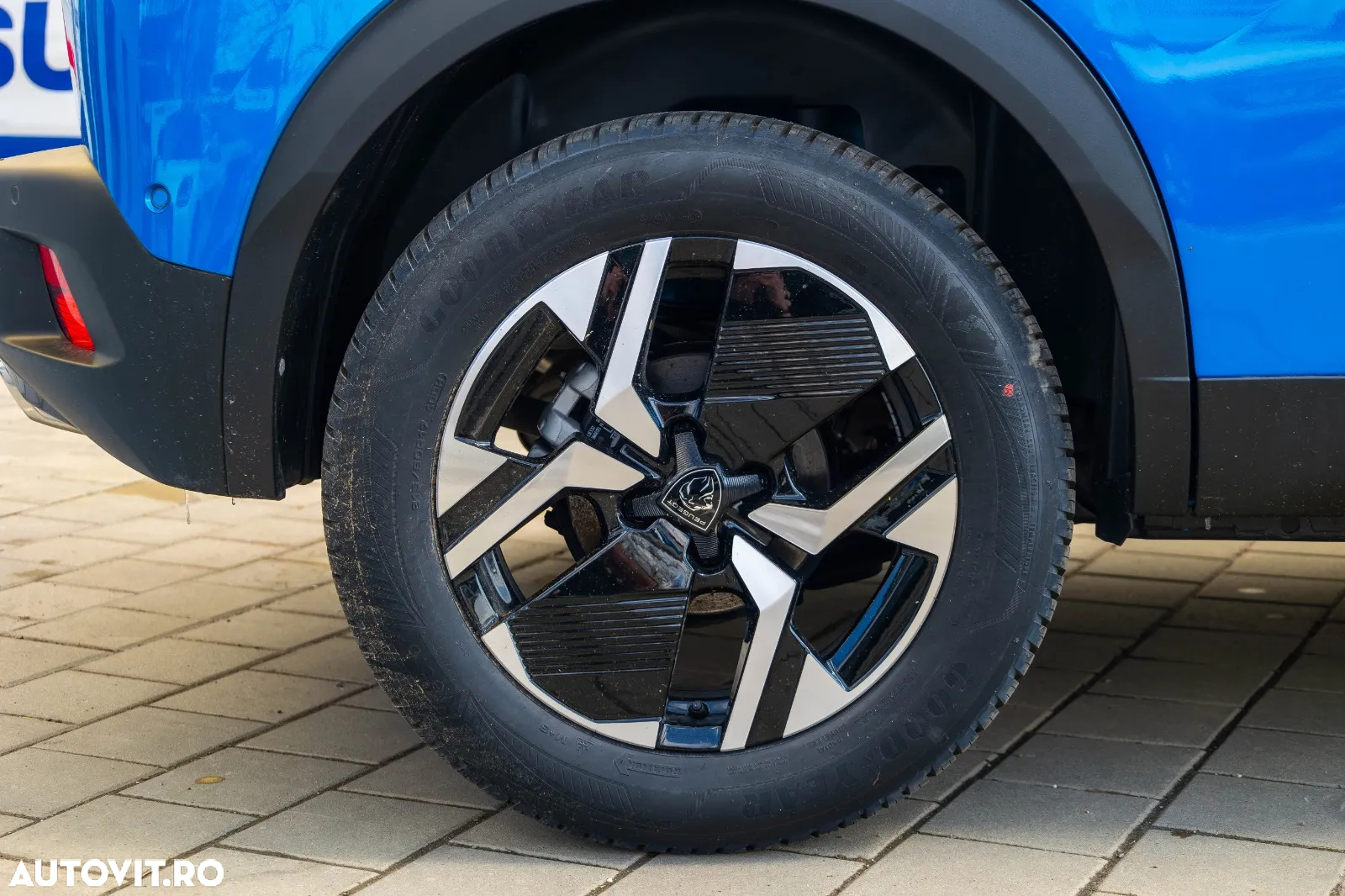Peugeot 2008 1.2 L PureTech STT EAT8 GT Line - 5