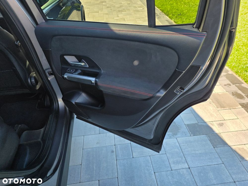 Mercedes-Benz GLB 200 d 4Matic 8G-DCT AMG Line - 27