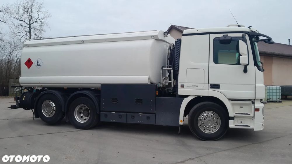 Mercedes-Benz 2548 - 2