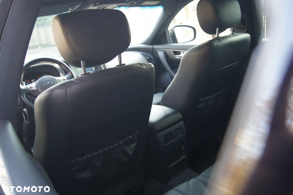 Infiniti QX70 - 31