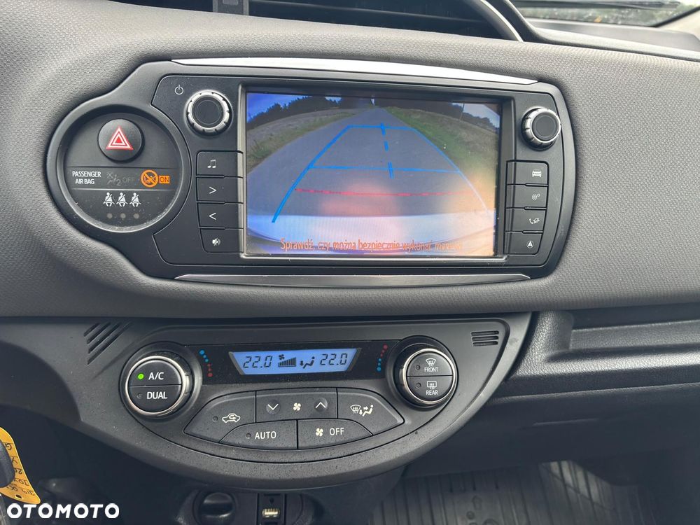 Toyota Yaris Hybrid 100 Sol - 12