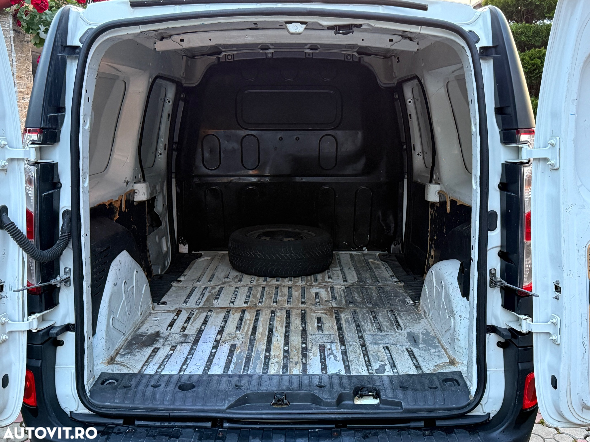 Volkswagen Caddy - 15