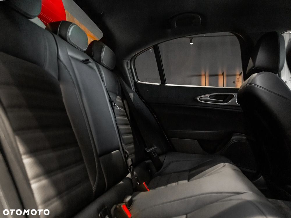 Alfa Romeo Giulia 2.2 D Turbo Veloce Q4 - 8