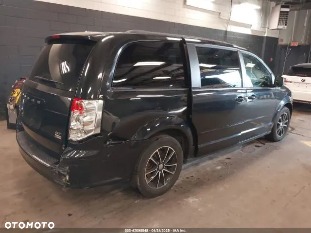 Dodge Grand Caravan 3.6 R/T - 26