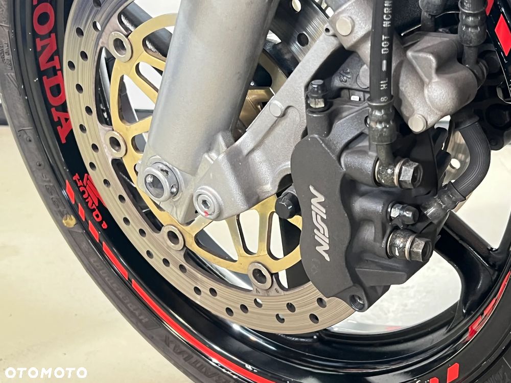 Honda VFR - 13