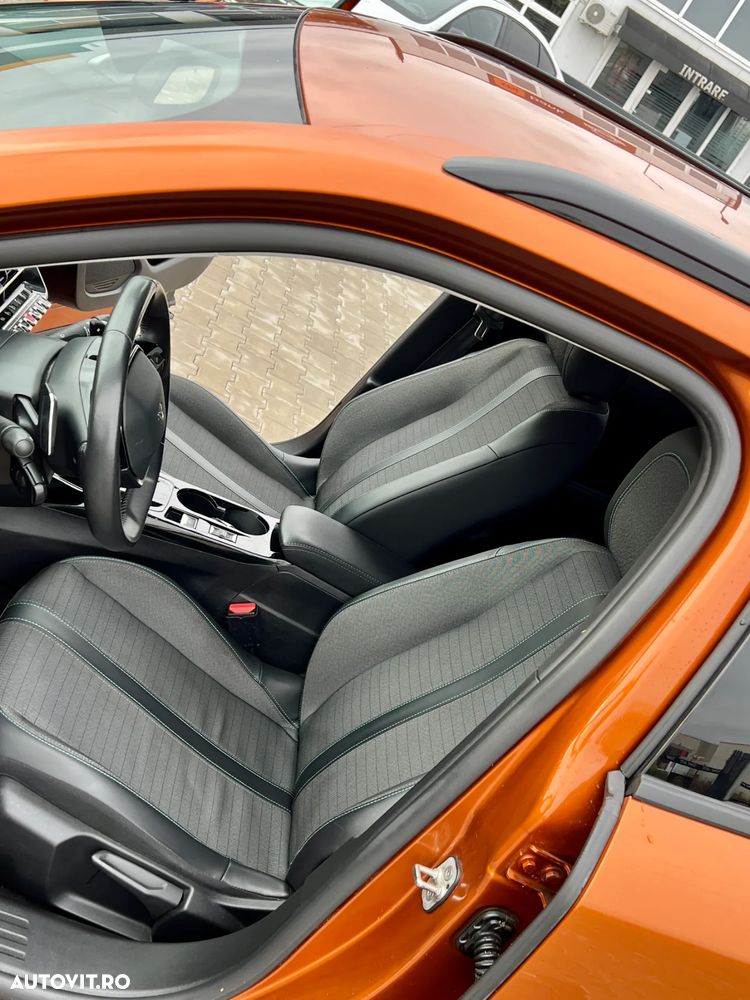 Peugeot 2008 PureTech 130 EAT8 Allure - 13