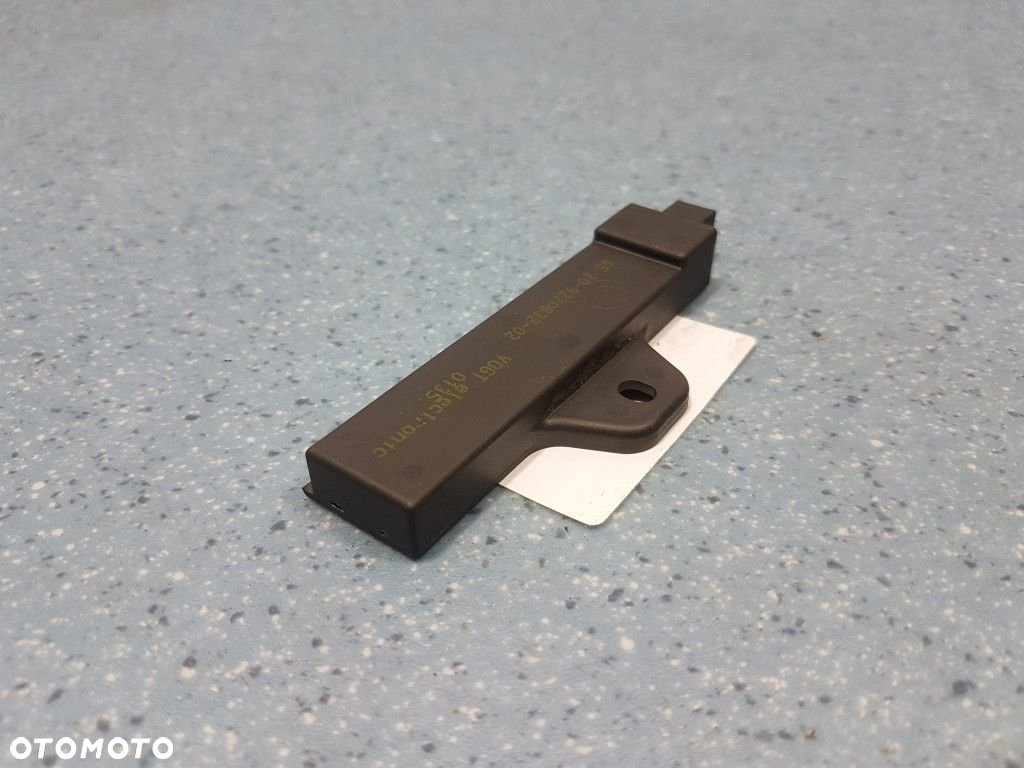 WZMACNIACZ ANTENOWY / GPS 6520922083202   BMW M6 F06 - 3
