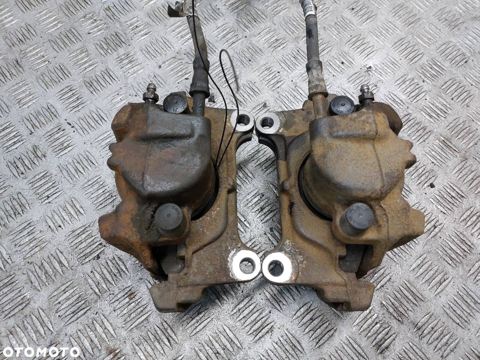 ZACISK HAMULCOWY LEWY PRZÓD + PRAWY PRZÓD AUDI A4 B8 2.0 TDI - 4