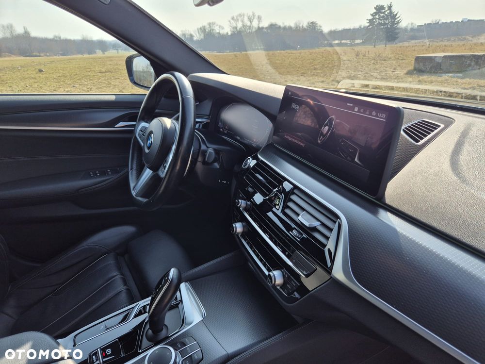 BMW Seria 5 520i M Sport Edition - 11