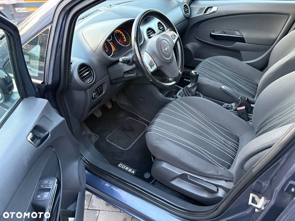 Opel Corsa 1.2 16V Cosmo - 12