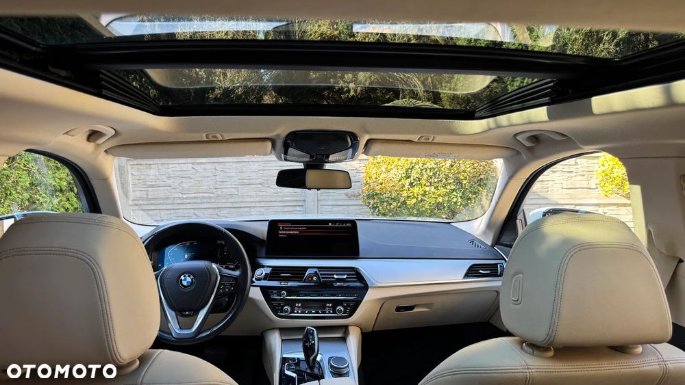 BMW Seria 5 520d Sport Line - 31