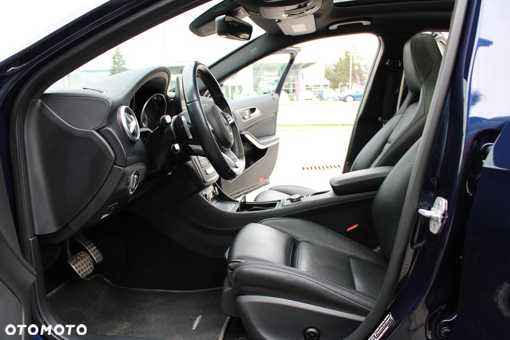 Mercedes-Benz Klasa A 250 4Matic 7G-DCT AMG Line - 26