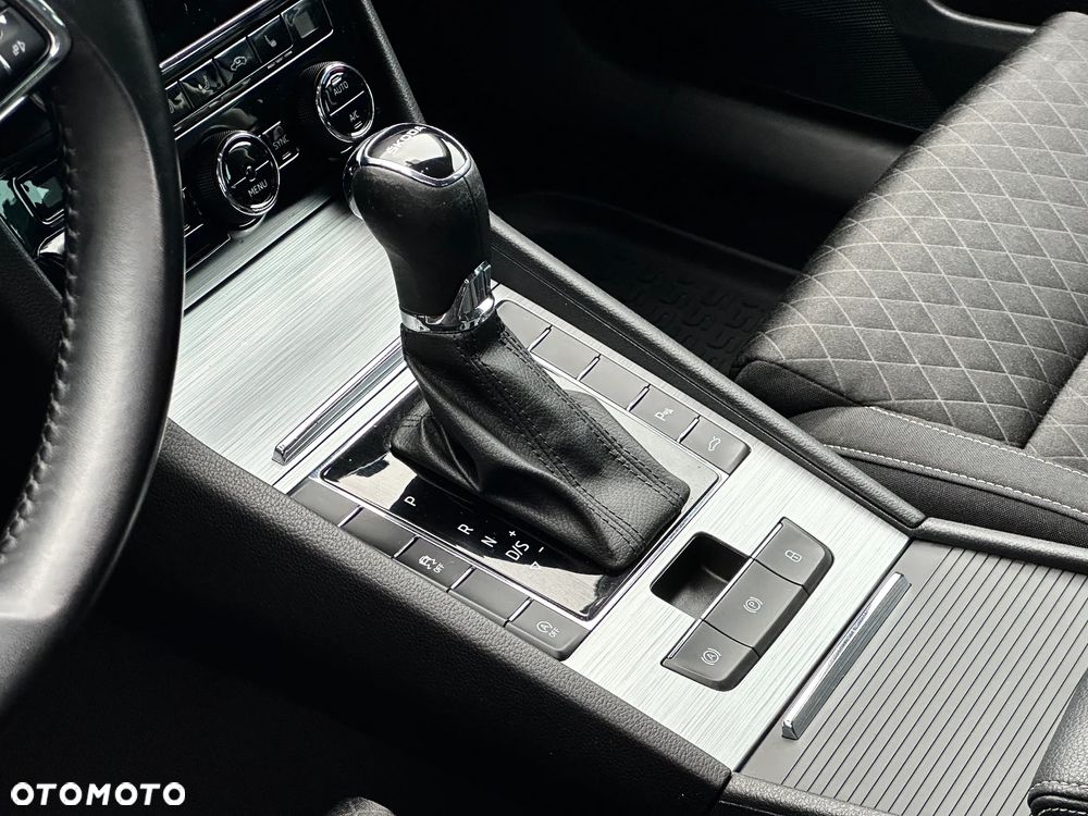 Skoda Superb 2.0 TSI Ambition DSG - 24