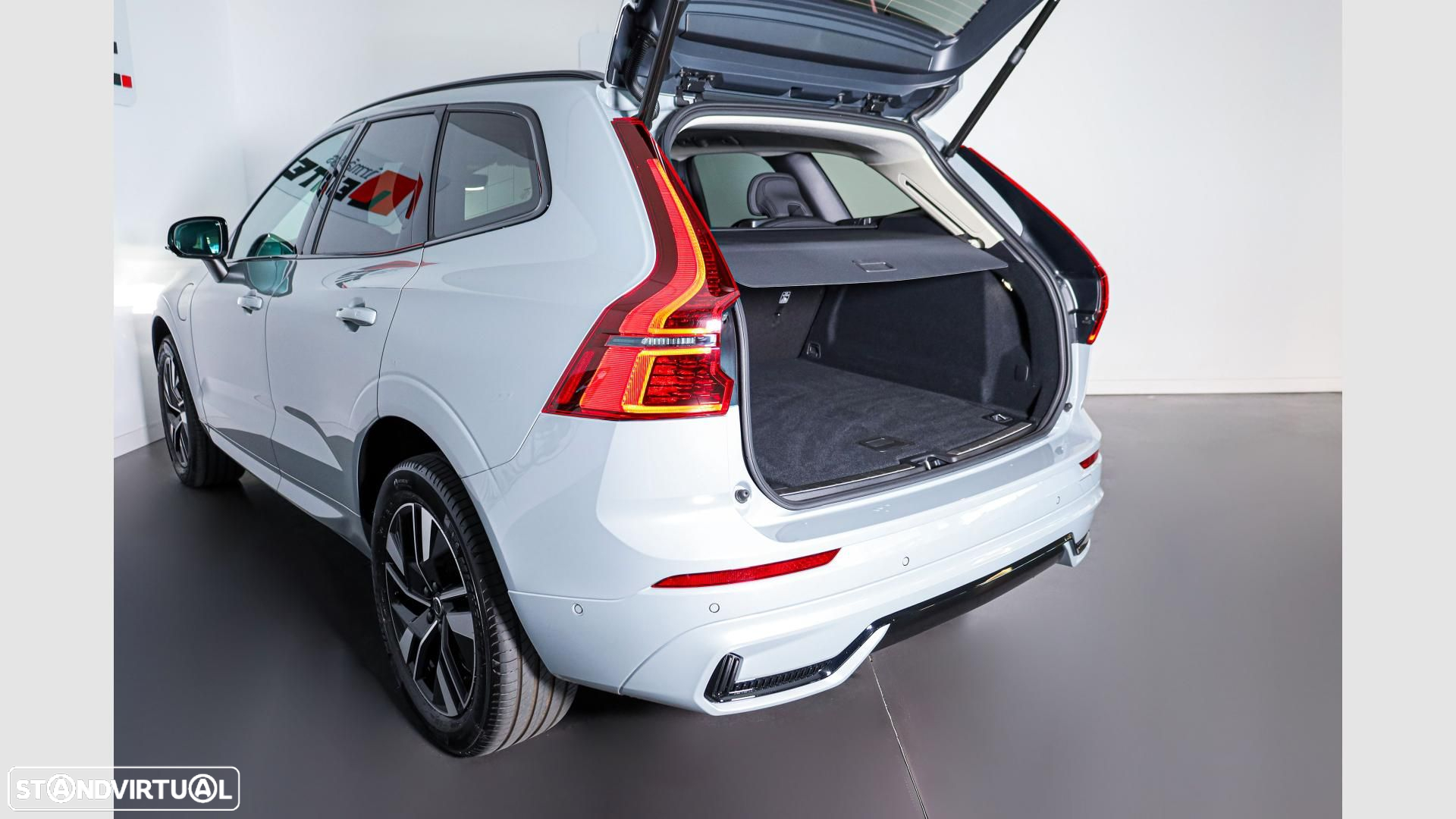 Volvo XC 60 2.0 T6 PHEV Plus Dark AWD - 22
