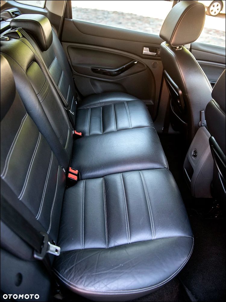 Ford Kuga - 34