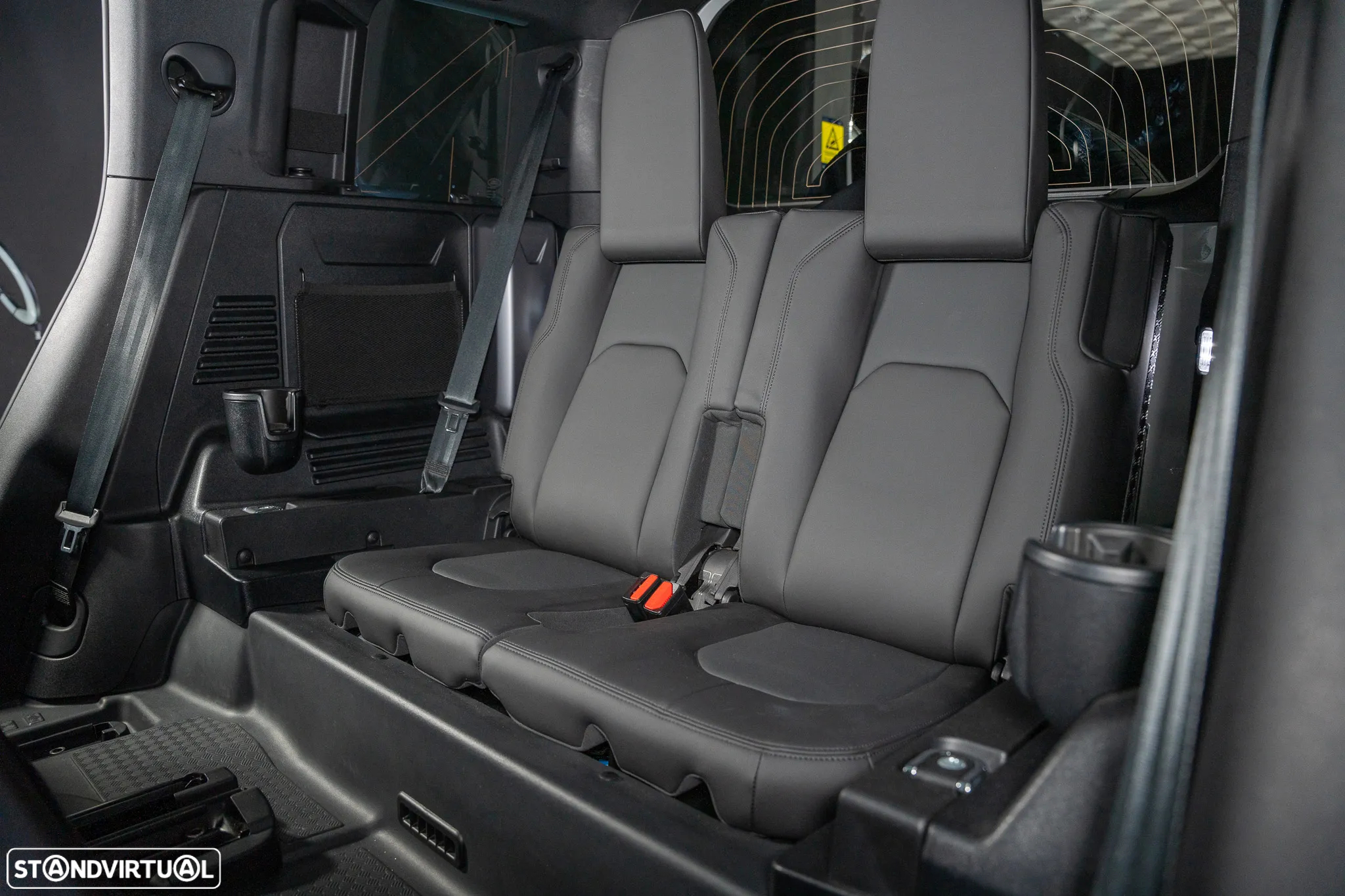 Land Rover Defender 3.0 D250 110 AWD X-Dynamic SE - 27