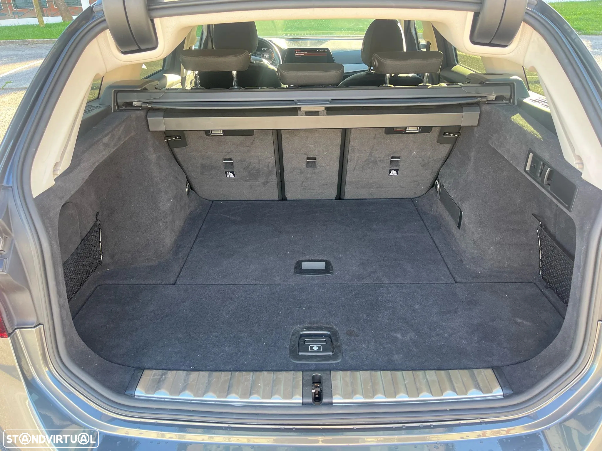 BMW 318 d Touring Auto - 12