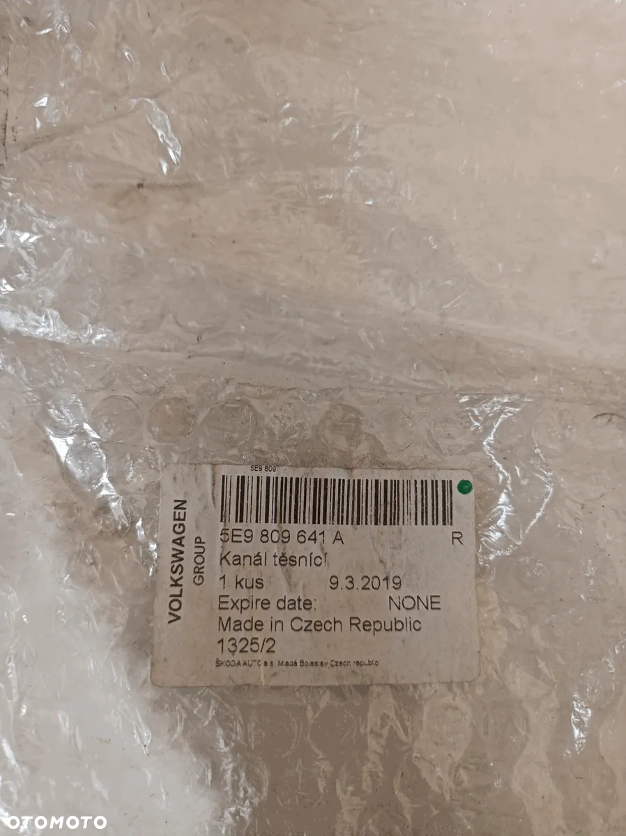 POSZYCIE SŁUPEK DRZWI LEWE SKODA OCTAVIA III KOMBI 5E9809641A - 4
