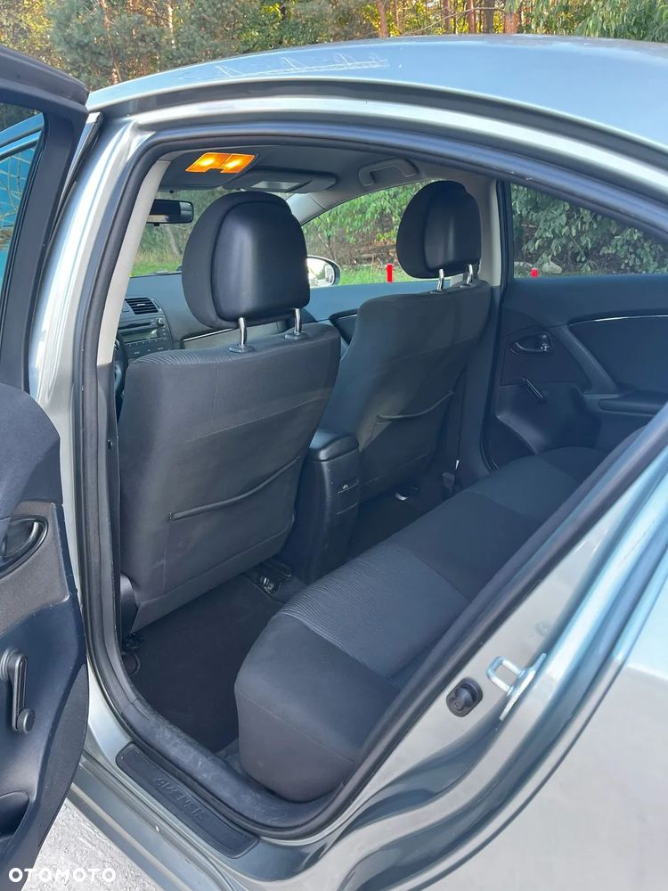 Toyota Avensis 1.8 Luna EU5 - 9