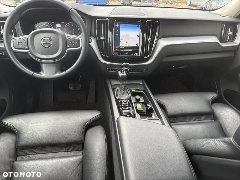 Volvo XC 60 T5 Momentum Pro - 22