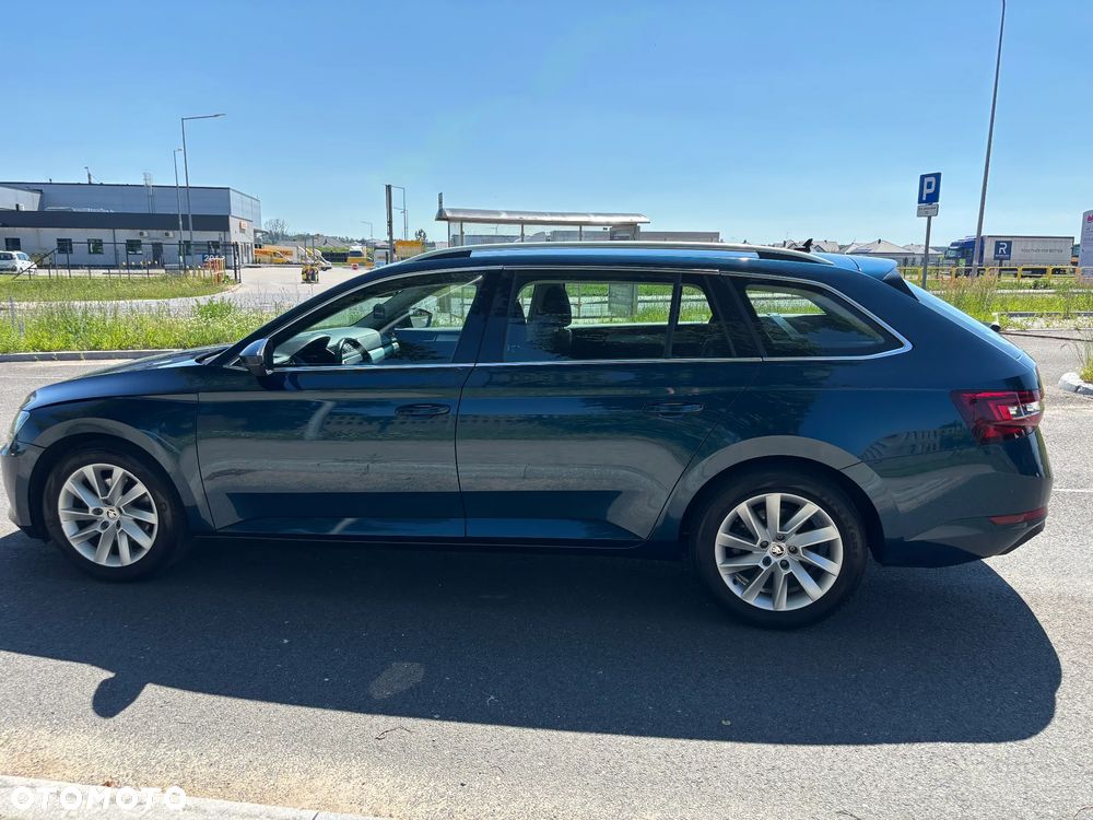 Skoda Superb 2.0 TDI Ambition - 22
