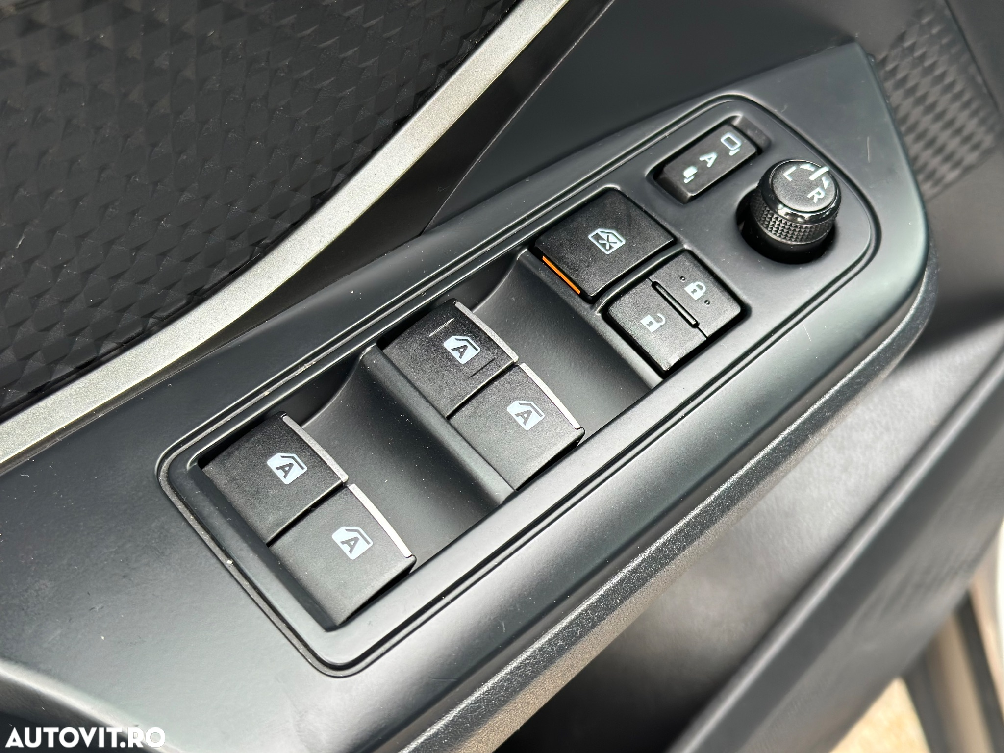Toyota C-HR 1.8 HSD 122 CP 4x2 CVT Style - 9