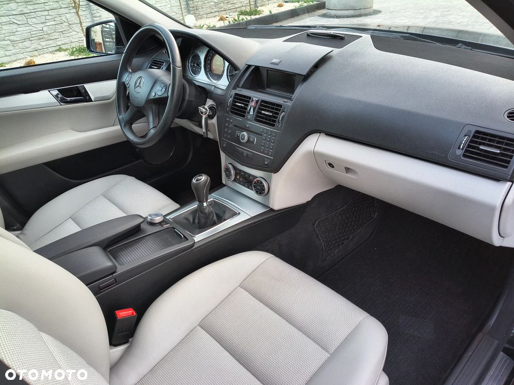 Mercedes-Benz Klasa C 180 Kompressor BlueEFFICIENCY Avantgarde - 21