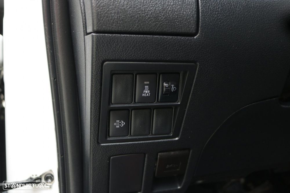 Toyota Hilux 2.4 D-4D 4WD CD CM - 27