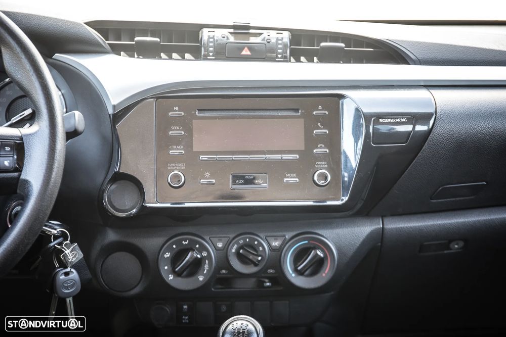 Toyota Hilux 2.4 D-4D 2WD CD CM - 9