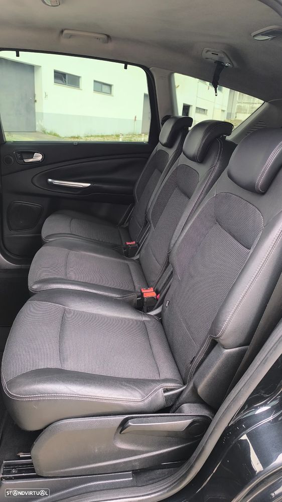 Ford S-Max 1.8 TDCi Titanium 7L - 36