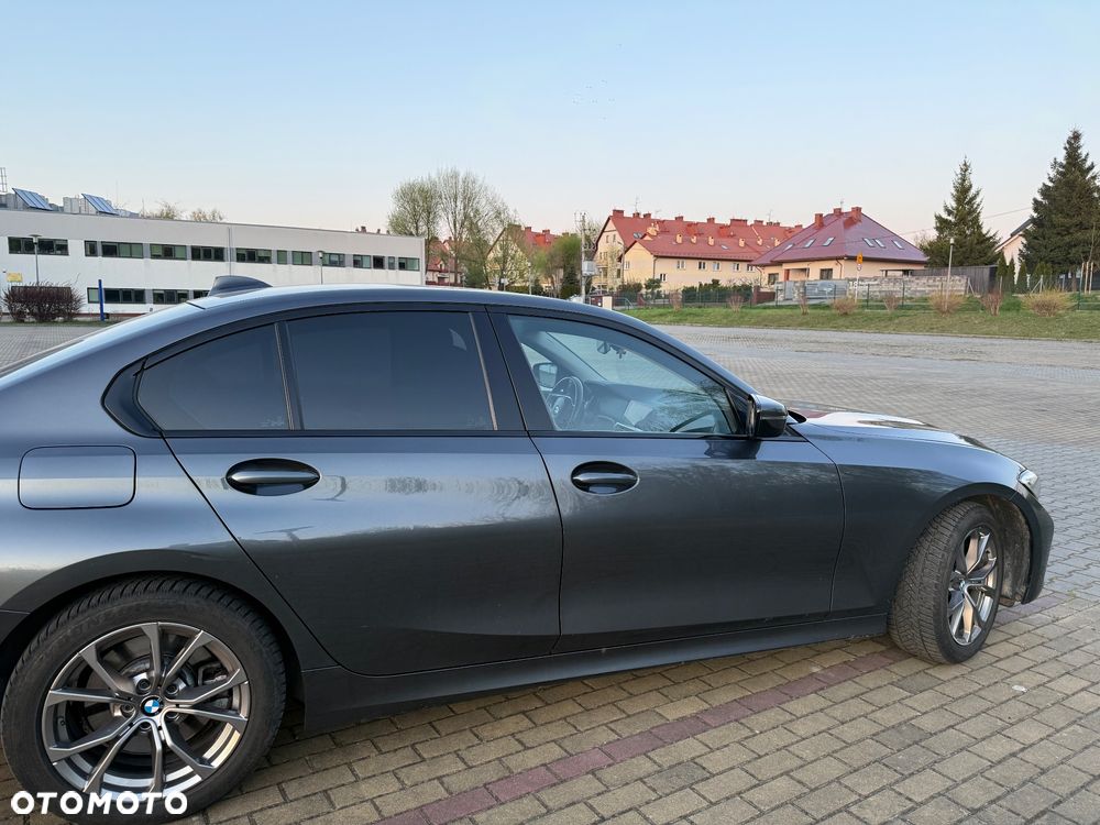 BMW Seria 3 330i - 9