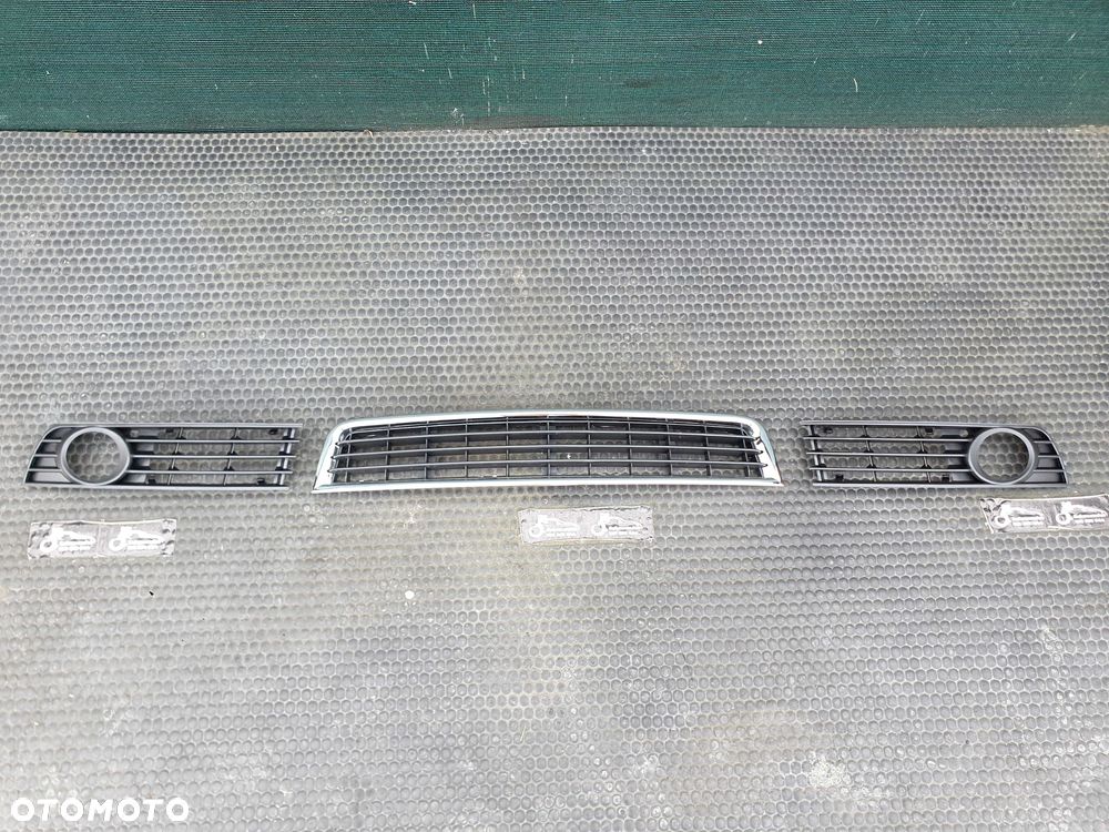 Kratka Halogen Srodkowa Zderzaka Ramka Chrom Maskownica AUDI A4 B6 - 5