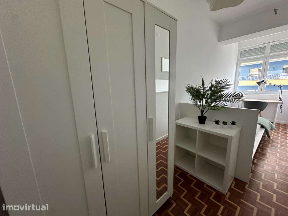 Quarto - localizado em Almada Lisbon - Grande imagem: 4/13